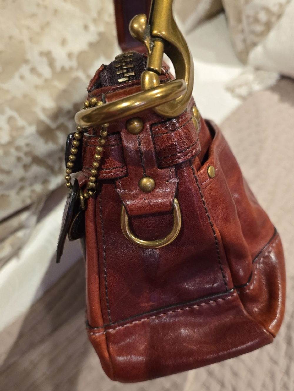 Vintage Coach Chestnut Brown Leather Shoulder Bag with Turnlock - Picture 4 of 12